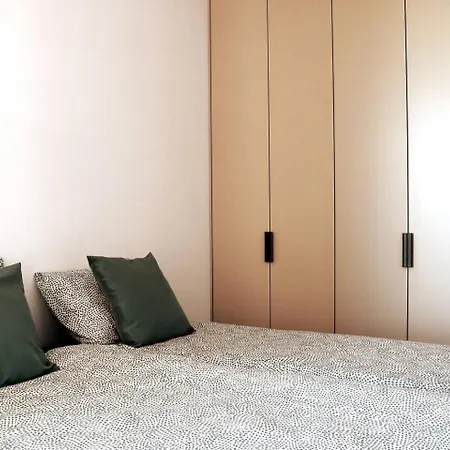 Luxueus&nieuw 2-slaapkamerappartement Met Garage