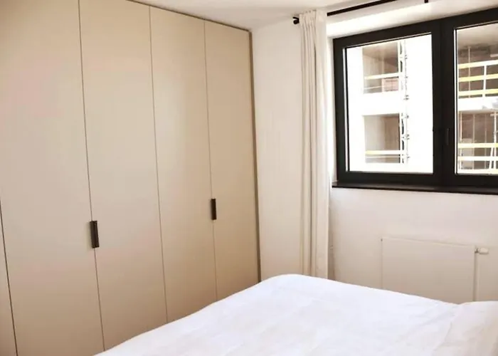 Luxueus&nieuw 2-slaapkamerappartement Met Garage Appartement