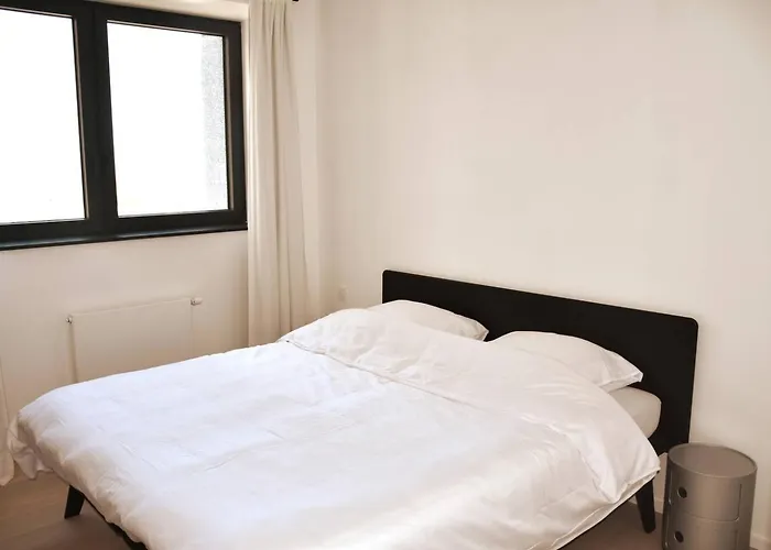 Luxueus&nieuw 2-slaapkamerappartement Met Garage Appartement *