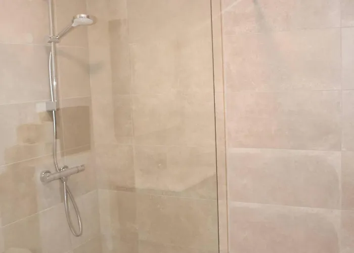 Luxueus&nieuw 2-slaapkamerappartement Met Garage Appartement