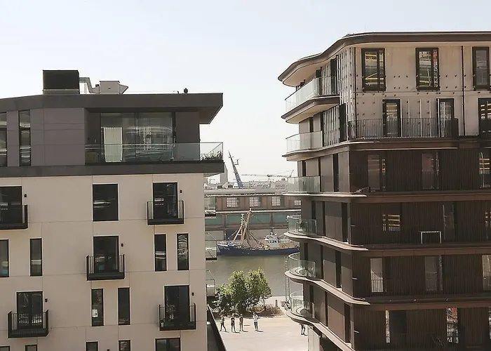 Luxueus&nieuw 2-slaapkamerappartement Met Garage Appartement