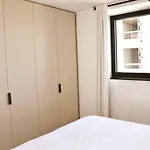 Luxueus & Nieuw 2-slaapkamerappartement Met Garage 아파트