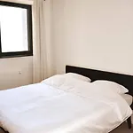 Luxueus & Nieuw 2-slaapkamerappartement Met Garage 아파트 *