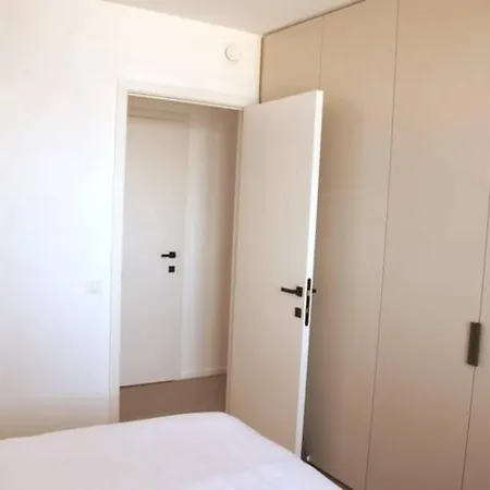 Luxueus & Nieuw 2-slaapkamerappartement Met Garage 오스텐드