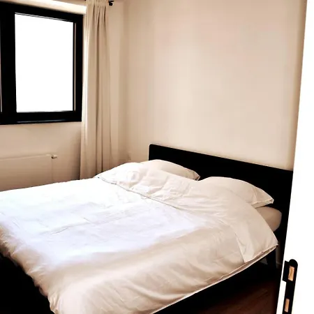 Luxueus & Nieuw 2-slaapkamerappartement Met Garage 아파트 *