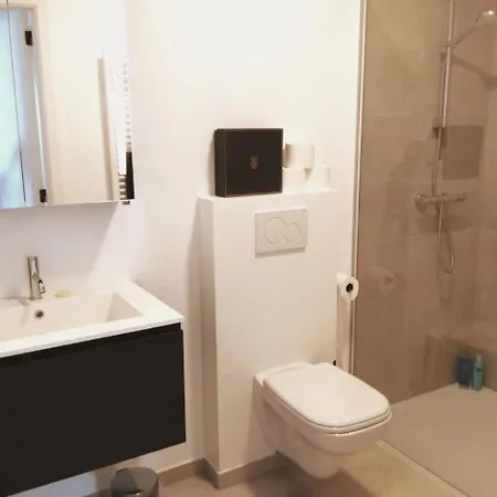 Luxueus & Nieuw 2-slaapkamerappartement Met Garage * 오스텐드