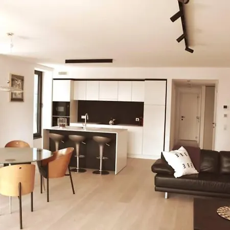 아파트 Luxueus & Nieuw 2-slaapkamerappartement Met Garage *