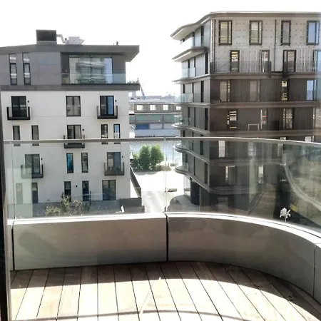 Luxueus & Nieuw 2-slaapkamerappartement Met Garage *