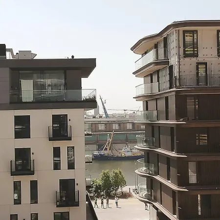 Luxueus & Nieuw 2-slaapkamerappartement Met Garage 아파트