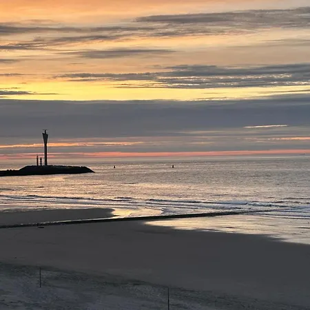 Luxueus & Nieuw 2-slaapkamerappartement Met Garage 아파트