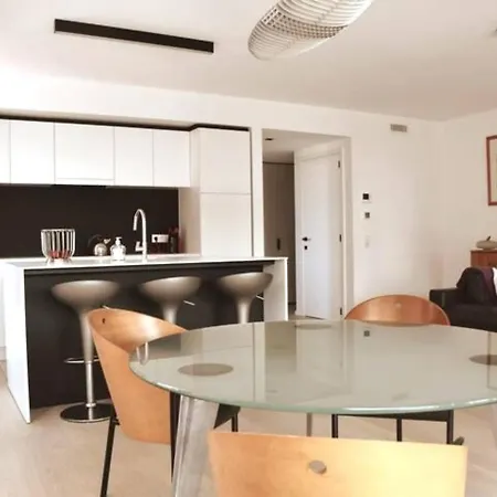 Appartement Luxueus & Nieuw 2-slaapkamerappartement Met Garage